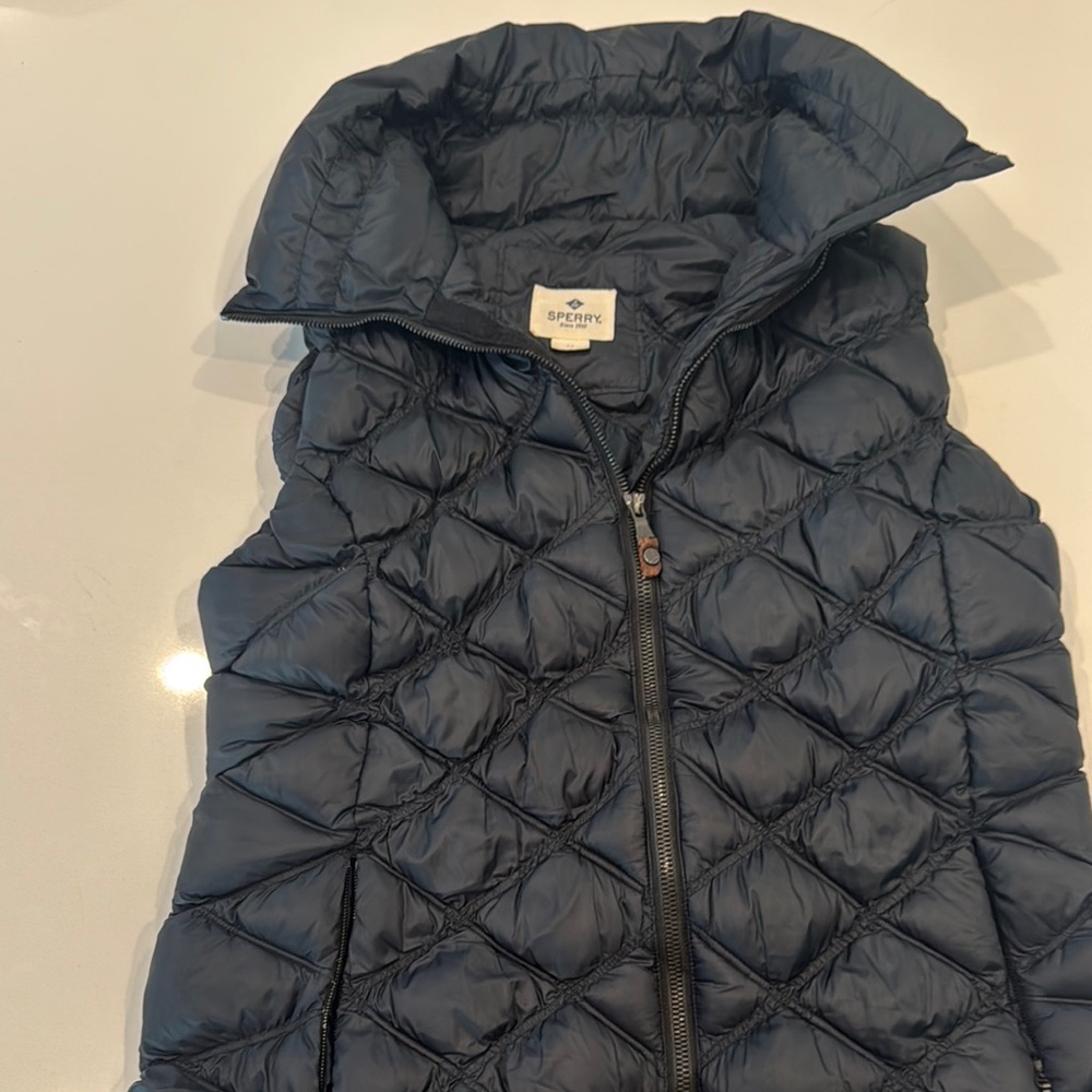Sperry Black Quilted Vest size M gorgeous puffer vest! - Picture 4 of 6